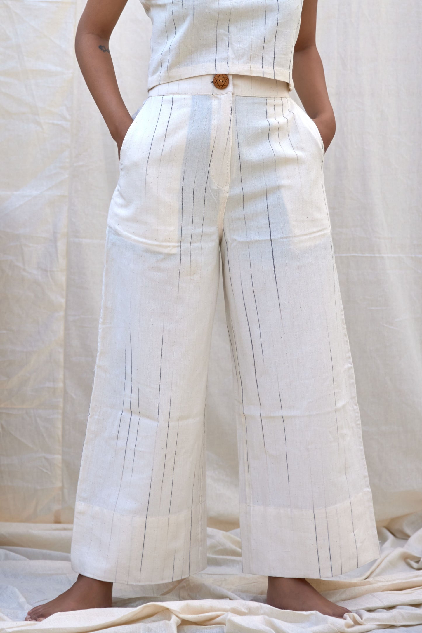 NATURAL STRIPES - High-waisted Crop pants