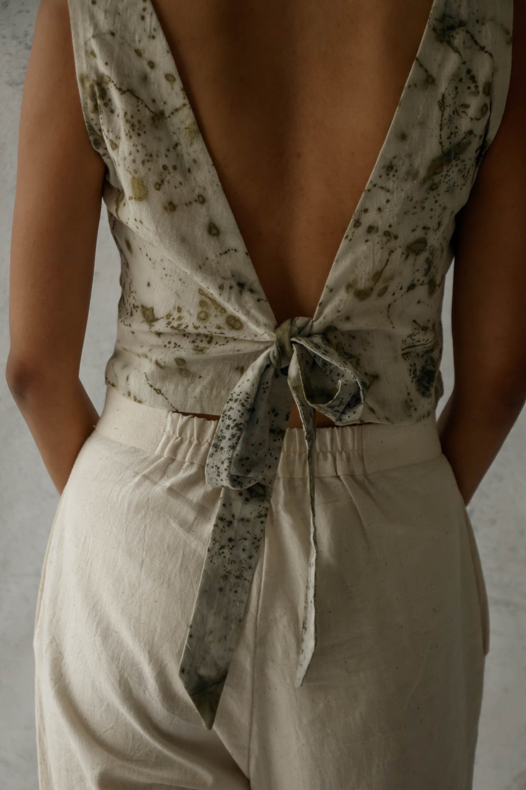 BITS OF GREEN - Tie-back top